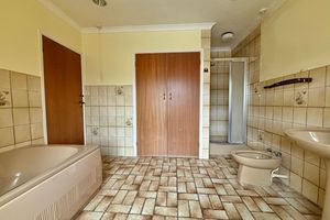 Bathroom- click for photo gallery